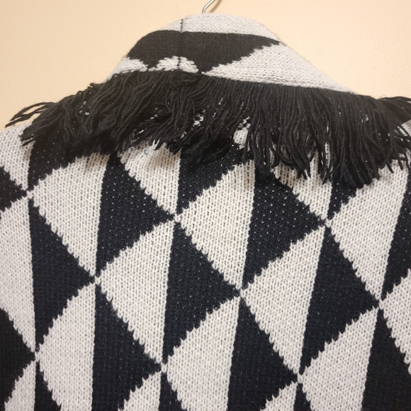 NWT fringed collar sweater wrap - Picture 5 of 7